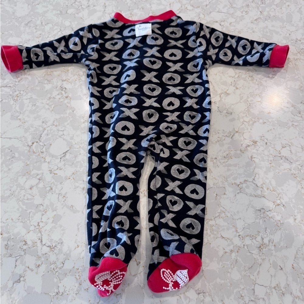 Burt’s bees - 3-6M, Charming XO Pattern Kids One-Piece with Red Accents - Picture 4 of 6